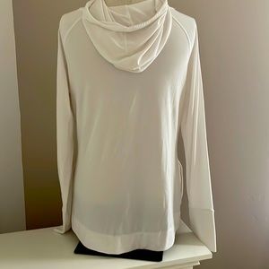 GapFit Breathe Long Sleeve Pullover